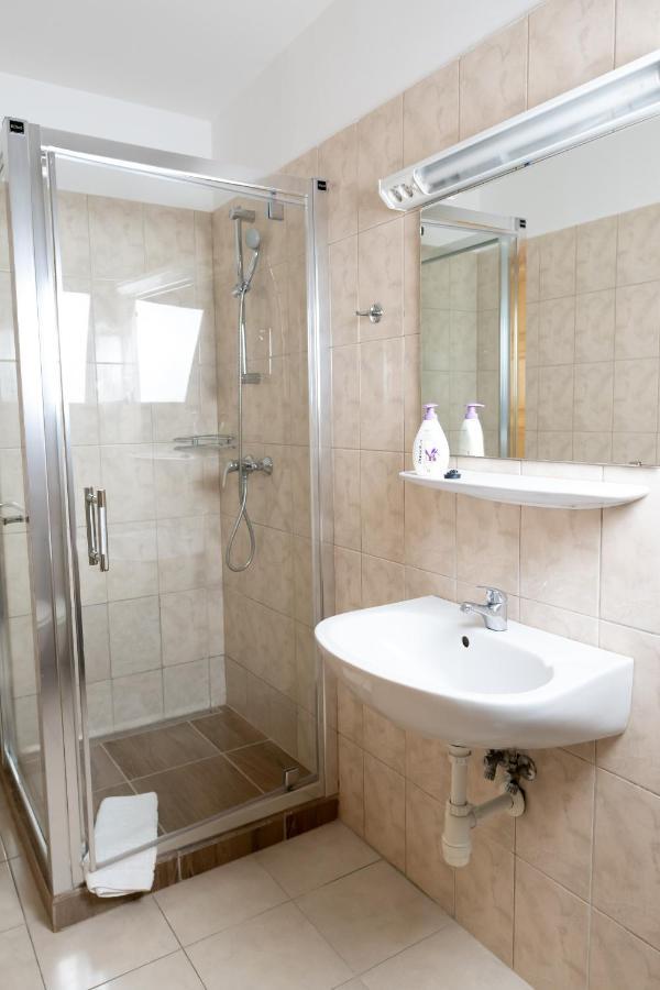 Liszt Apartman Pecs Exterior photo